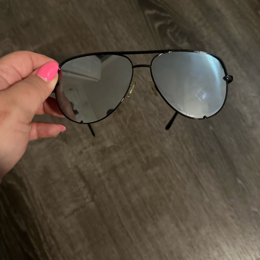 Quay x Desi Hi Key sunglasses (Silver)